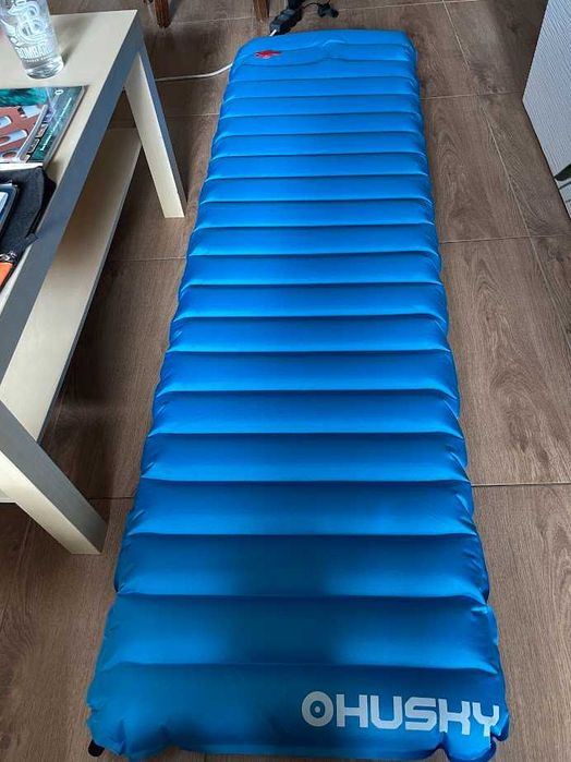 Комфортна, неупотребявана, надуваема постелка Husky Funny 10 см.