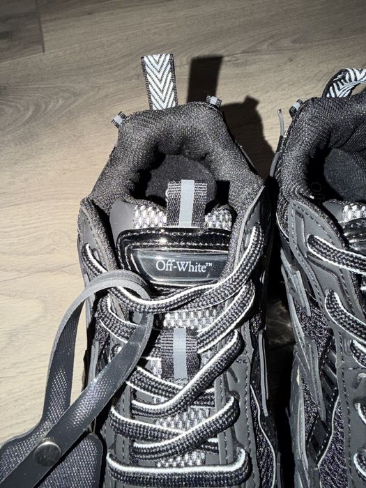 Off White Be Right Back