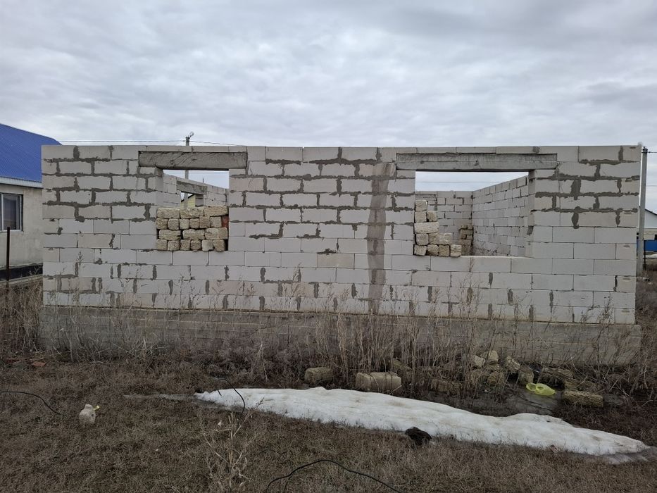 Участок, дом недостроенный