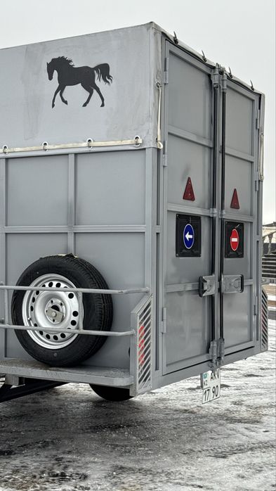 Коневозка (прицеп для перевозки лошадей)