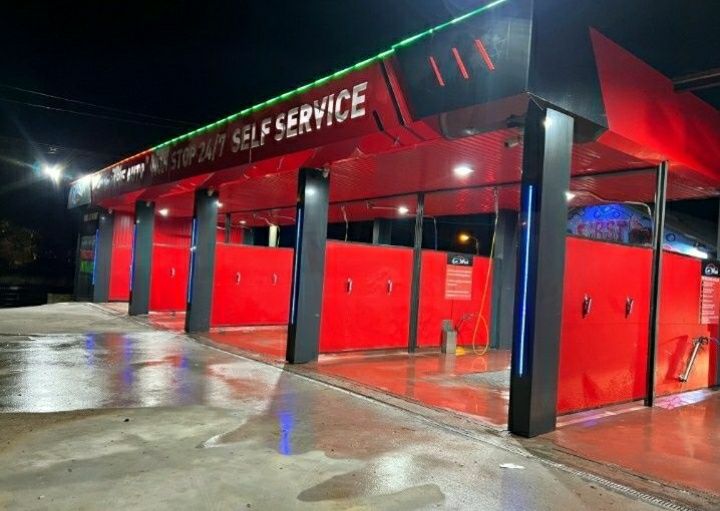 Vand spalatorie auto self de 3 boxe pe structura metalica