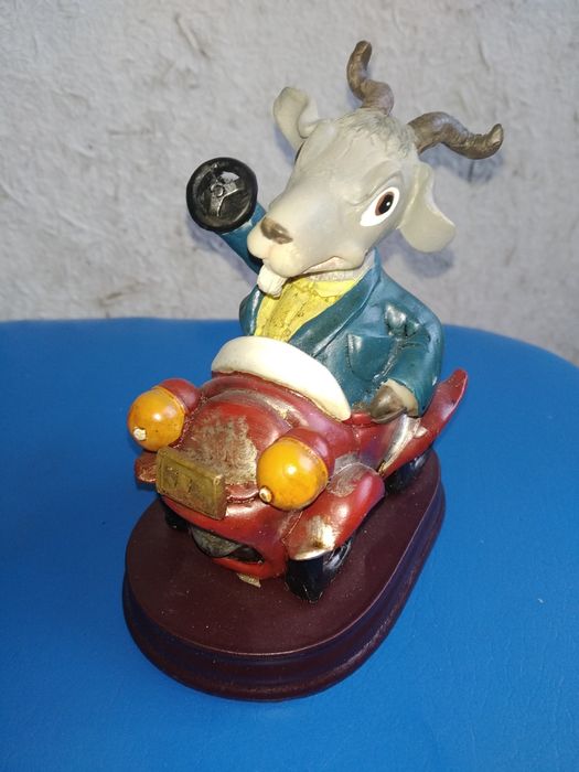 Продаётся статуэтка