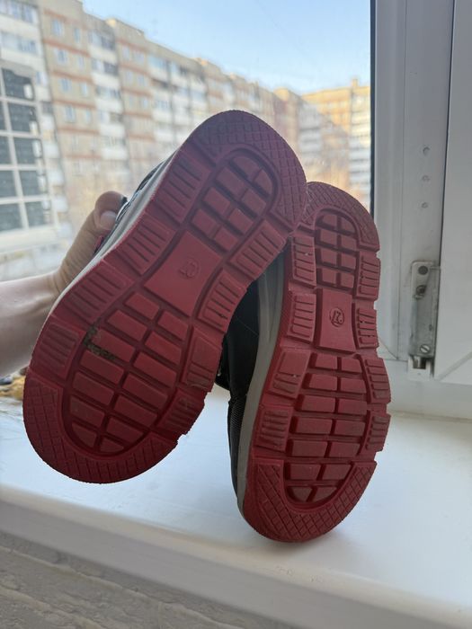 Продам детскую обувь