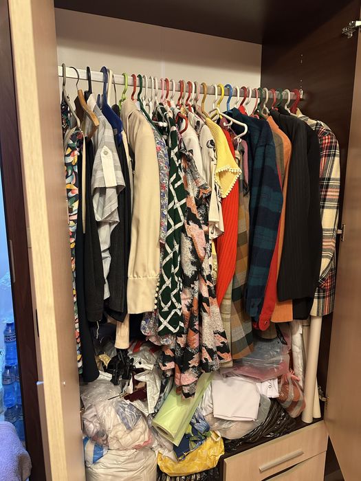 Продавам трикрилен гардероб