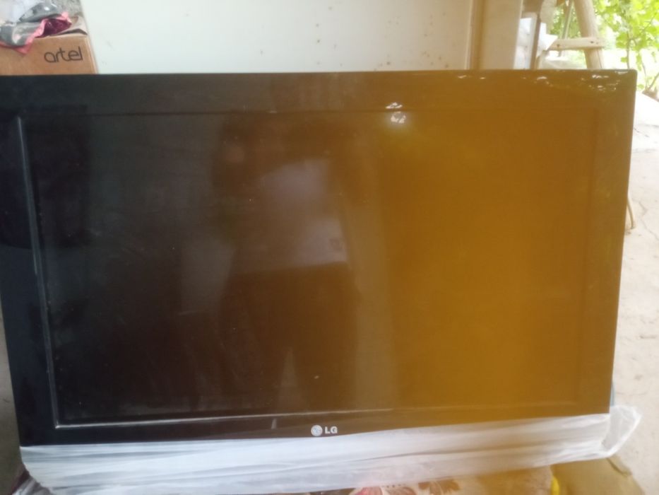Televizor sotiladi