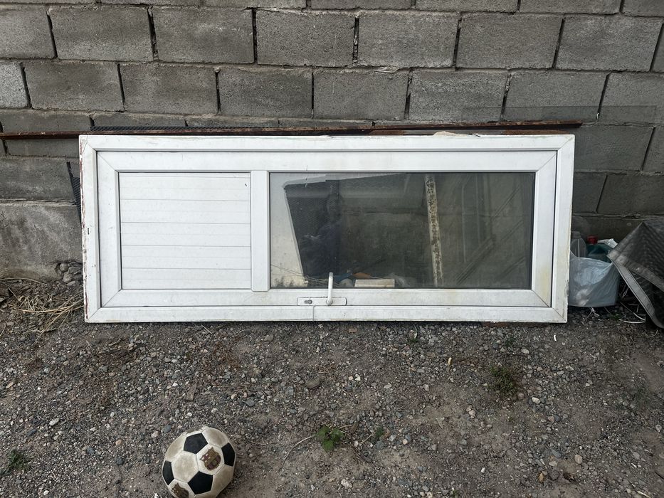 продам пластиковую дверь