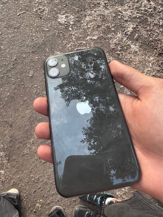 продам срочно айфон 11