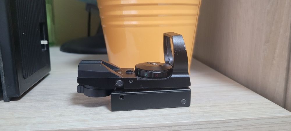 Red dot V4 за автомат. Перфектно състояние