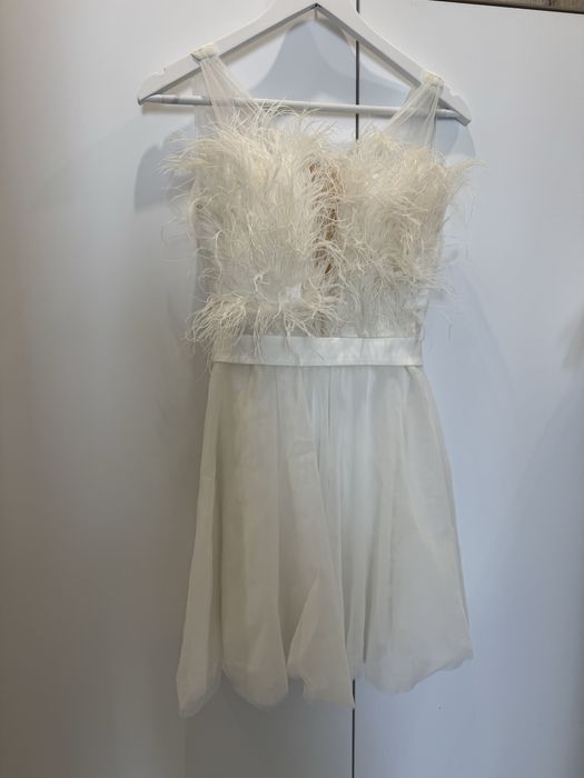 Бяла рокля с пера Nikole Collection 34размяр