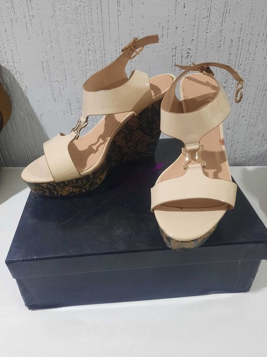 Босоножки женские