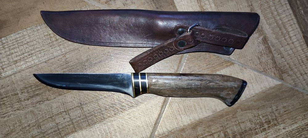 Ловен  нож с калъф!