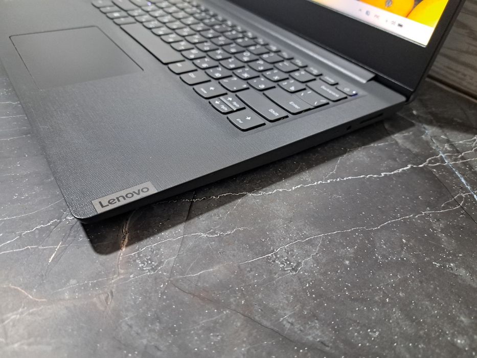 Продам ультрабук LENOVO V14-ADA  (идеал)