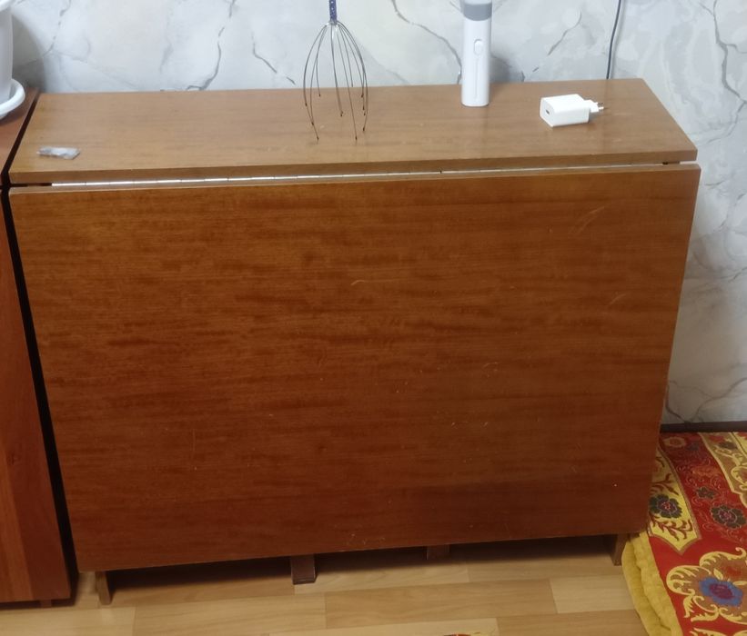 Продается стол книжка