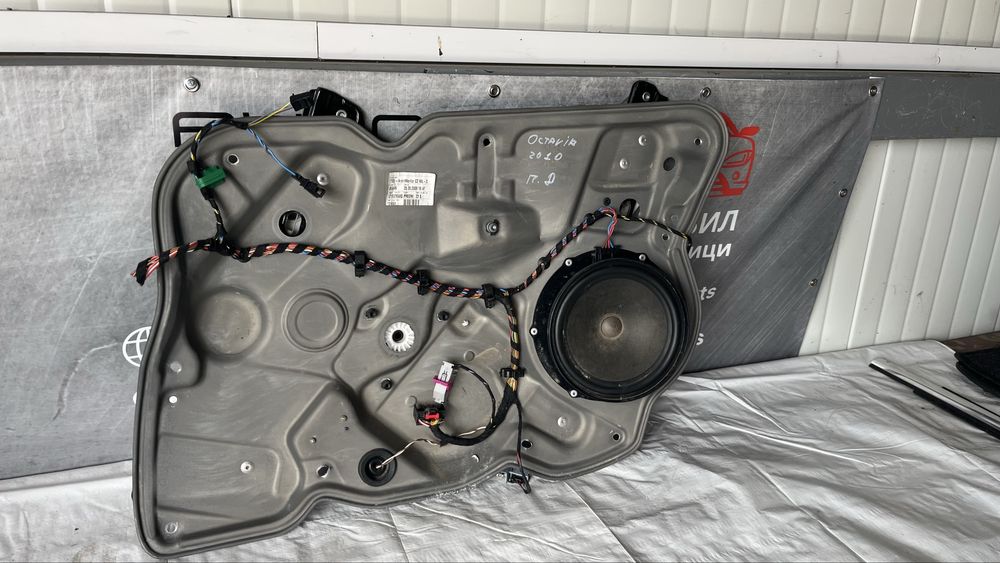 Кори за предна дясна и предна лява врата Skoda Octavia 2 (2004-2013)