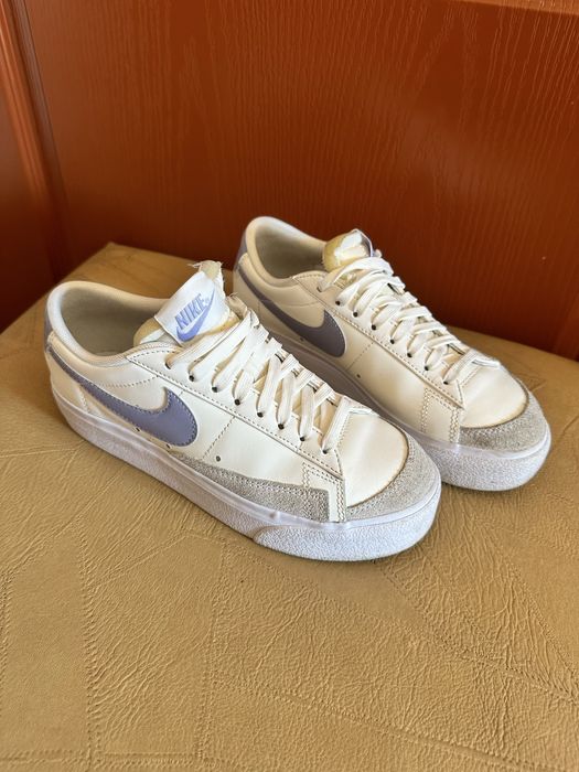 Кецове Nike бели с лилаво