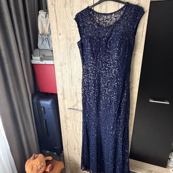 Vand rochie de ocazie model deosebit