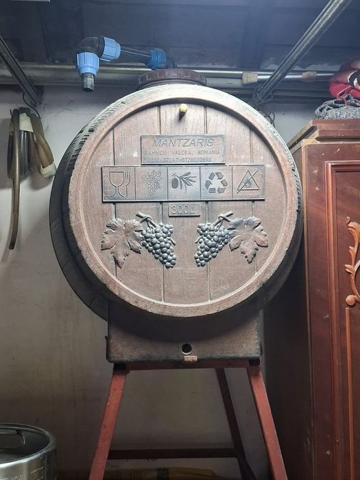 Butoi de vin 300L  din plastic alimentar