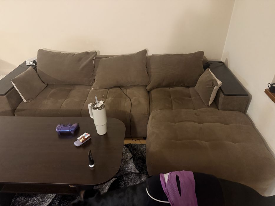 Разтегателен ъглов диван с подлакътник етажерка , кафяв + бежов , ляв