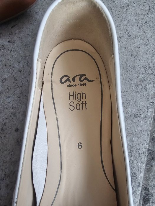 Продавам дамски обувки Ara