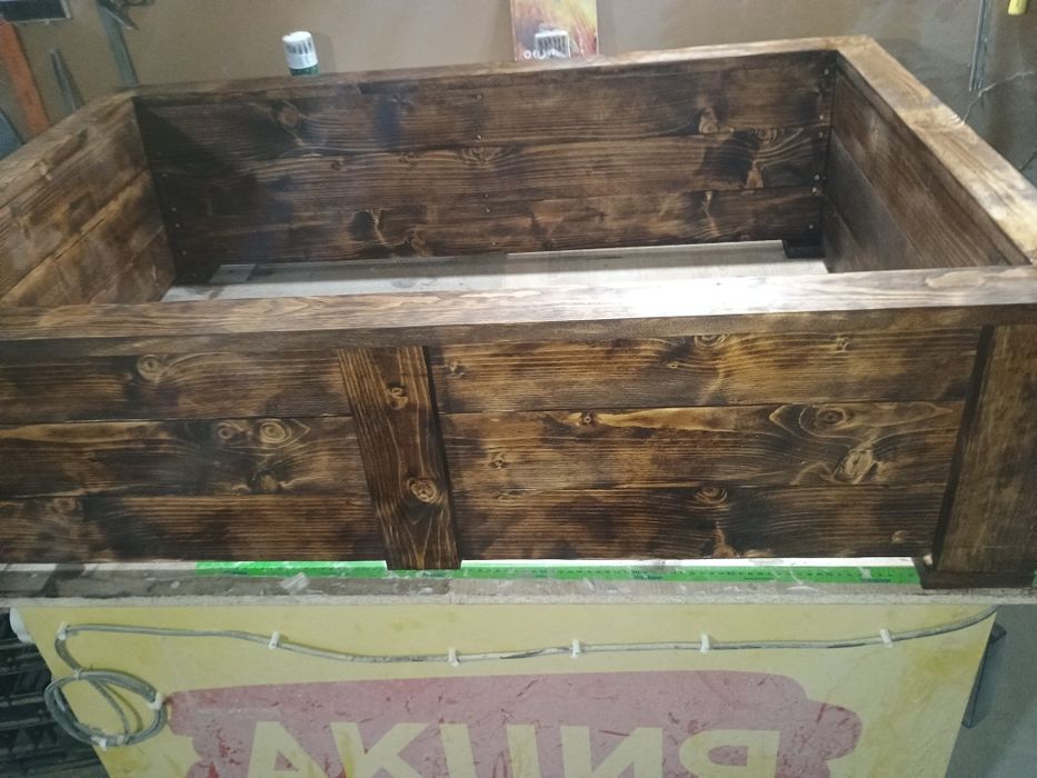 Продавам дървени кашпи