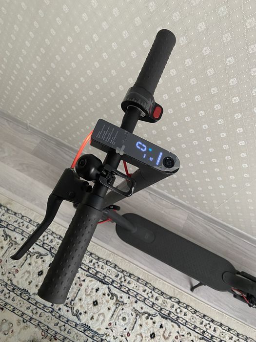Продам самокат xiaomi pro