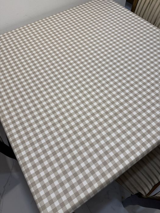 Продам стол и 3 стула + скатерть