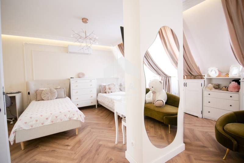 Продава се Тристаен апартамент в Благоевград, Широк център - 204 кв.м за 1956 €/кв.м - Снимка #11