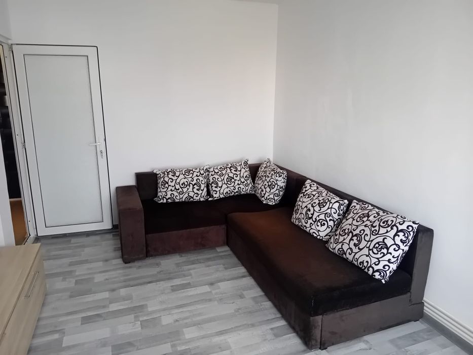 Închiriez garsoniera