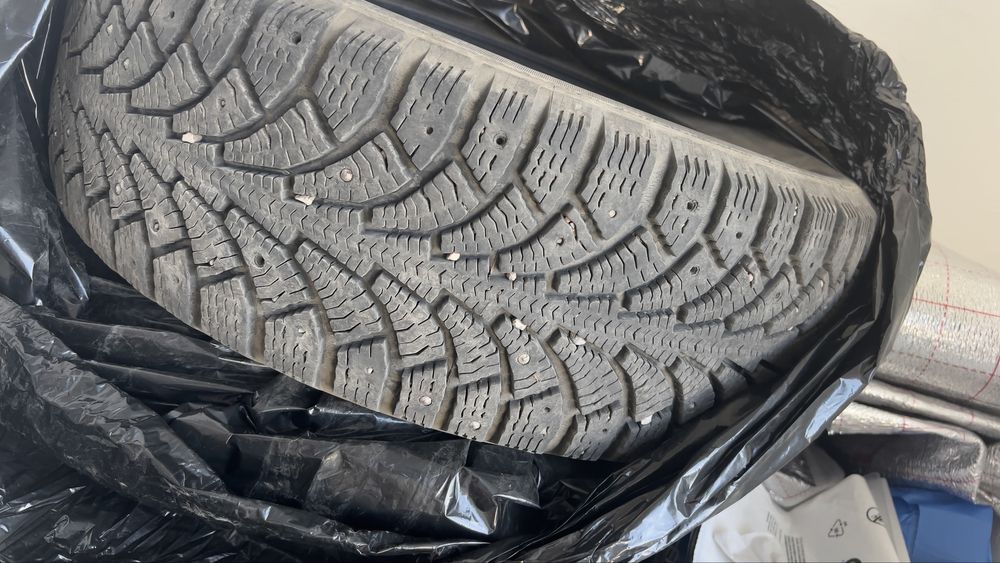 Продам б/у шины зимние, шипованные