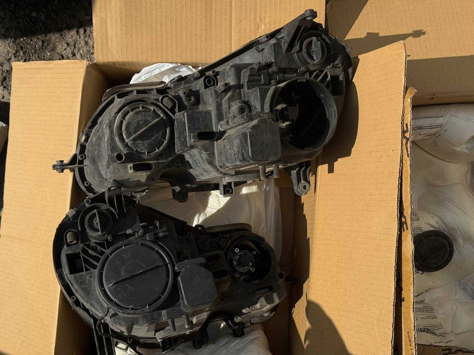 ПРОДАВАМ ФАРОВЕ ЗА MERCEDES E-class W211 (2008 г.)