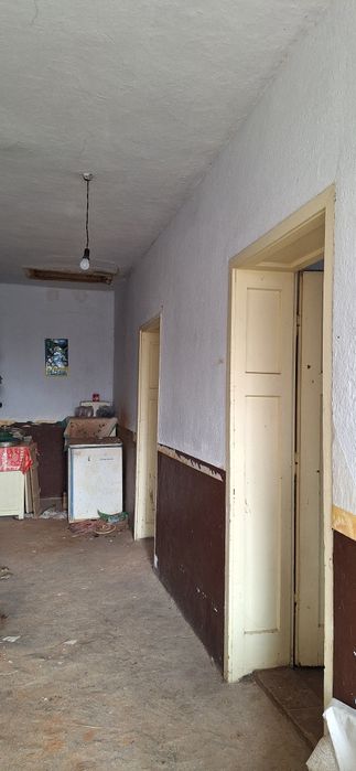 Продавам Къща с Двор/1500кв.м/  - с.Василовци обл.Софийска