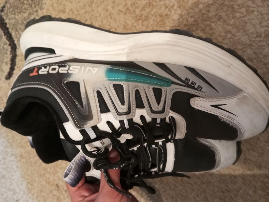 Продам зимние кроссовки