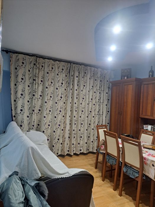 Vand apartament  targu frumos