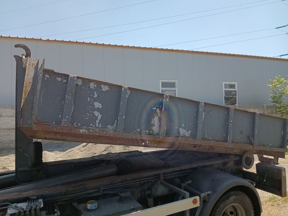 Container abrolkiper