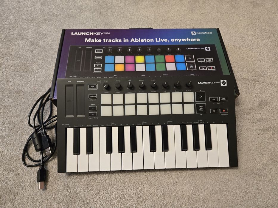 Clapa controller DAW Novation Launchkey Mini 25 mk3