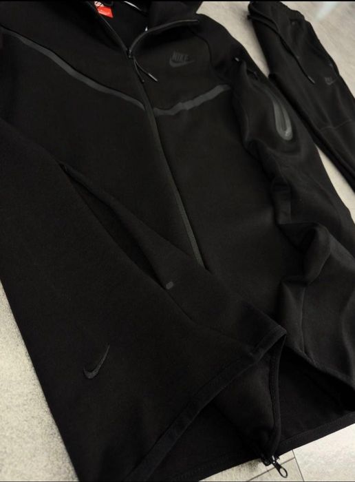 Анцузи Nike в черно