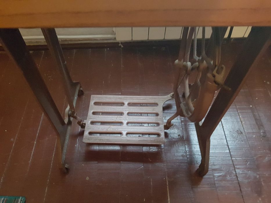 Продавам руска крачна шевна машина Юнион