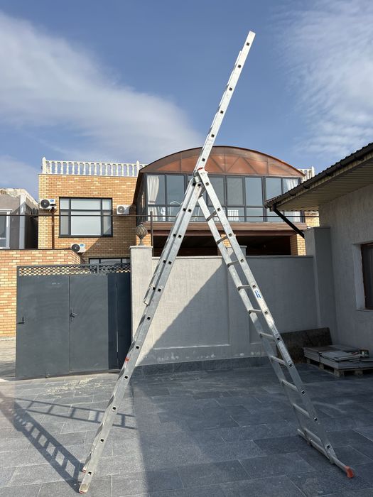 Стремянка строительный тройной