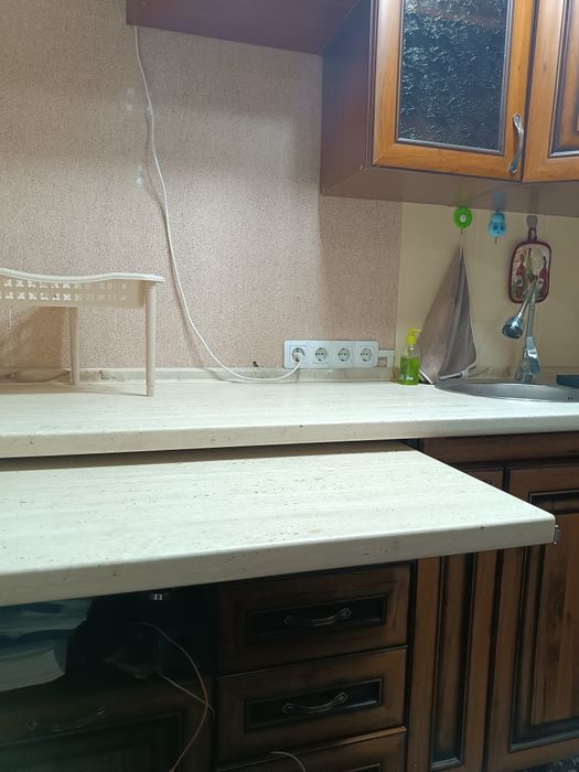 Продам кухонный гарнитур дерево