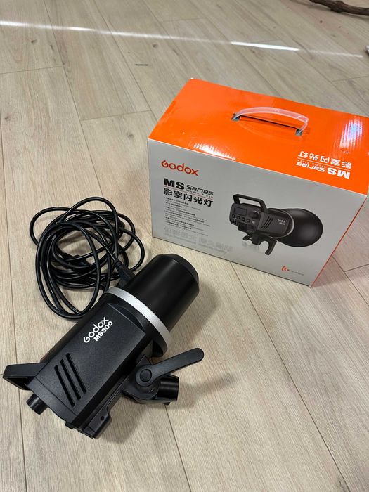 Студийна светкавица GODOX MS300