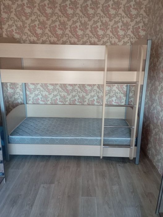 Кровать двухьярусная