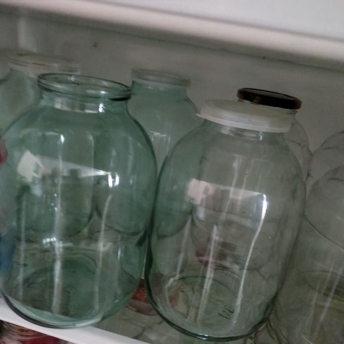 Продам очень вместительный холодильник Атлант