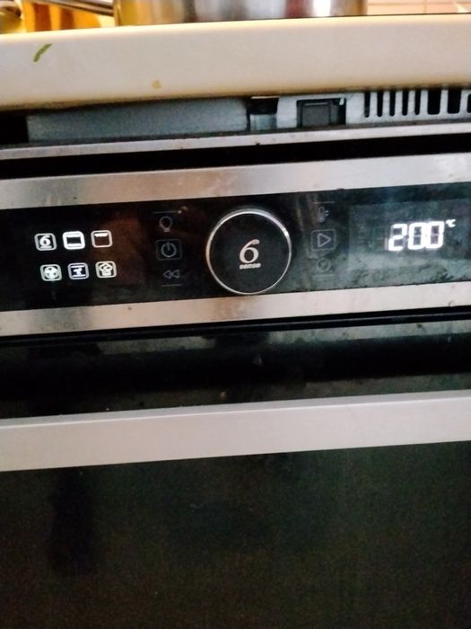 Продавам фурна за вграждане Whirlpool