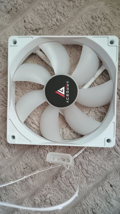 Vând ventilatoare de carcasă rgb conectare molex