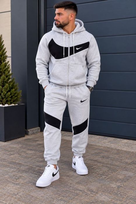 Trening bumbac gros unisex disponibile pe mai multe culori
Negru
M L L
