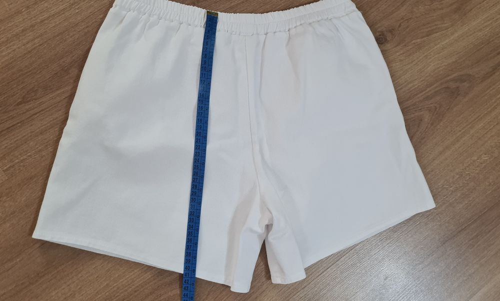 Шорты  белые женские  50р