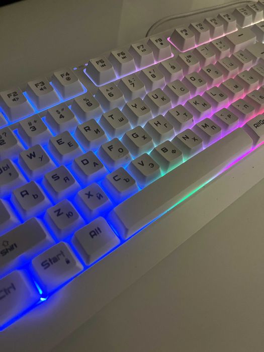 Геймърска Клавиатура Urage - Бяла Геймърска Клавиатура с RBG осветление -