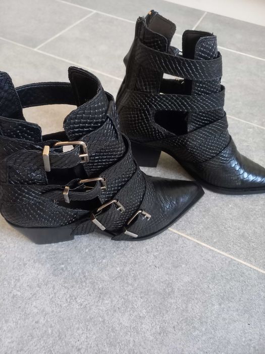 Botine About You din piele cu 4 catarame si fermoar marimea 40