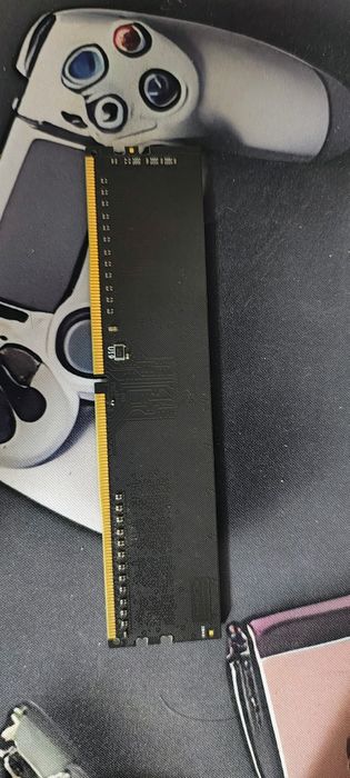 Vand 1 stick ram ddr4 de 2400mhz kingmax