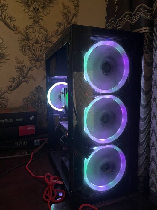 Игравой компютер Сотилади